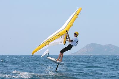 Platon Kuzmenko se convierte en el primer campeón gallego de la Clase Wingfoil