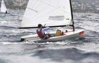 Stig Steinfurth de Dinamarca sigue liderando la clasificación general provisional del europeo juvenil de la Clase Europa que se disputa en Dénia