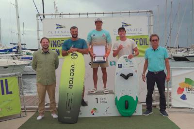 Ángel Granda gana el Ibiza Wingfoil Open en categoría absoluta y Mar de Arce es primera en femenina